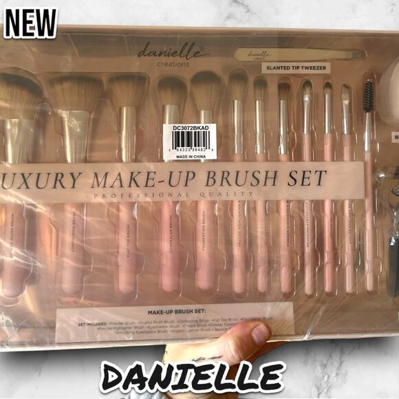 New DANIELLE 20 Piece Luxury Make-Up Brush Set - Picture 4 of 7